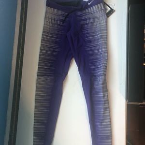 Nike Reflective Leggings (NEVER WORN WITH TAG)